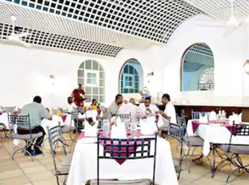 Sentrim Castle Royal Hotel Mombasa Esterno foto