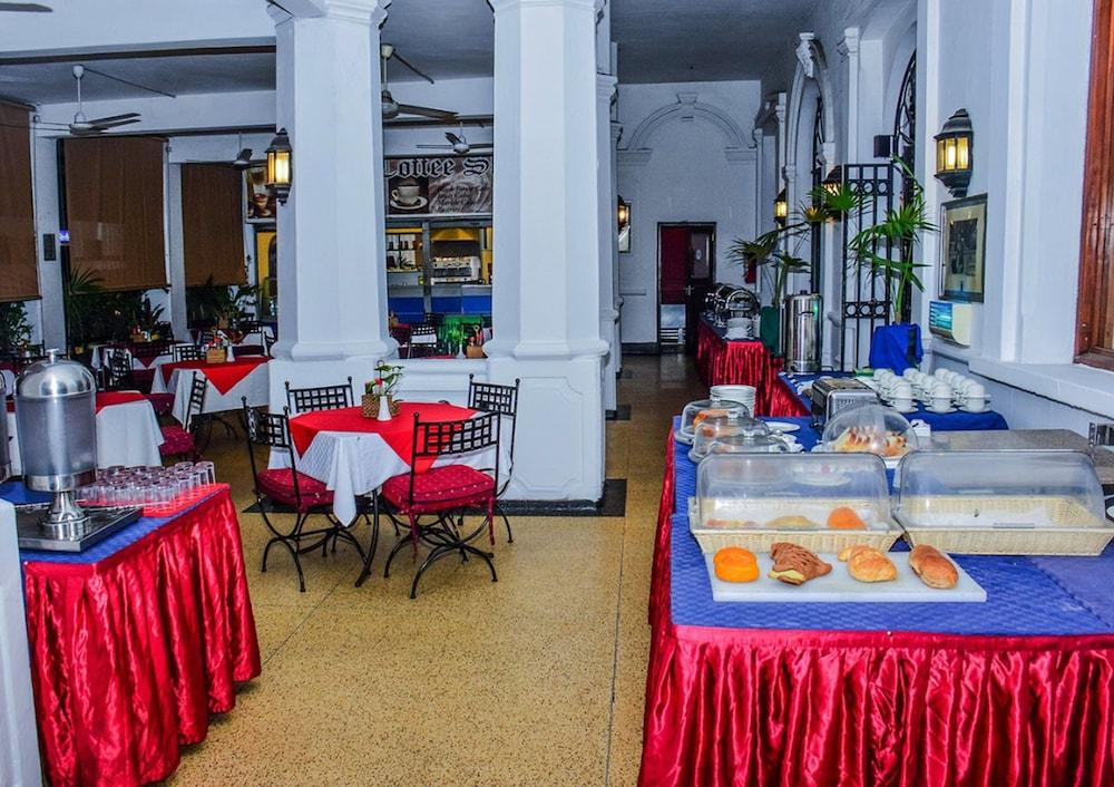 Sentrim Castle Royal Hotel Mombasa Esterno foto